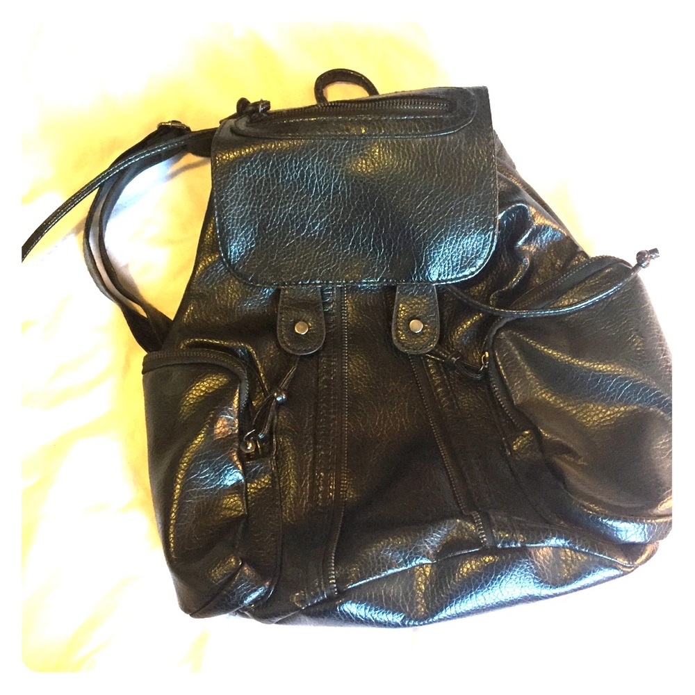 Petite Vegan Leather Black backpack 🎒 zippers